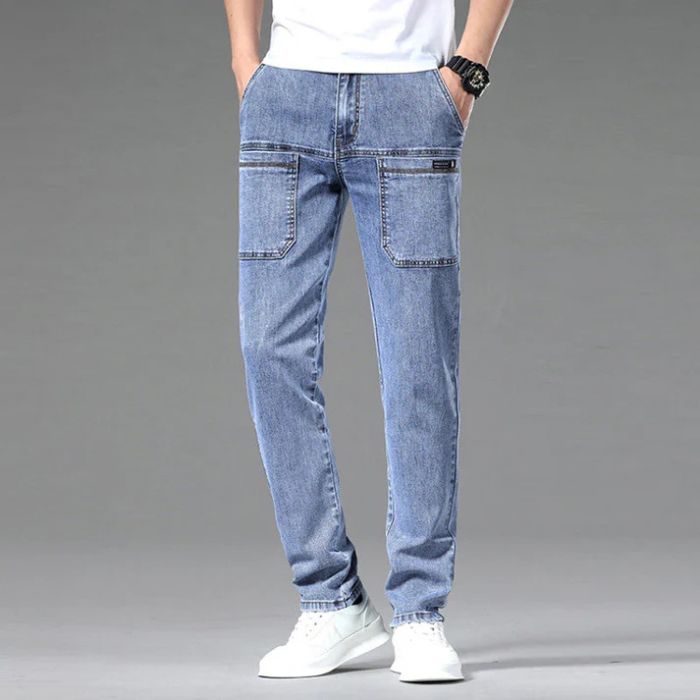 Stijlvolle en lichte denim zomerjeans voor heren, ideaal voor warme dagen.
