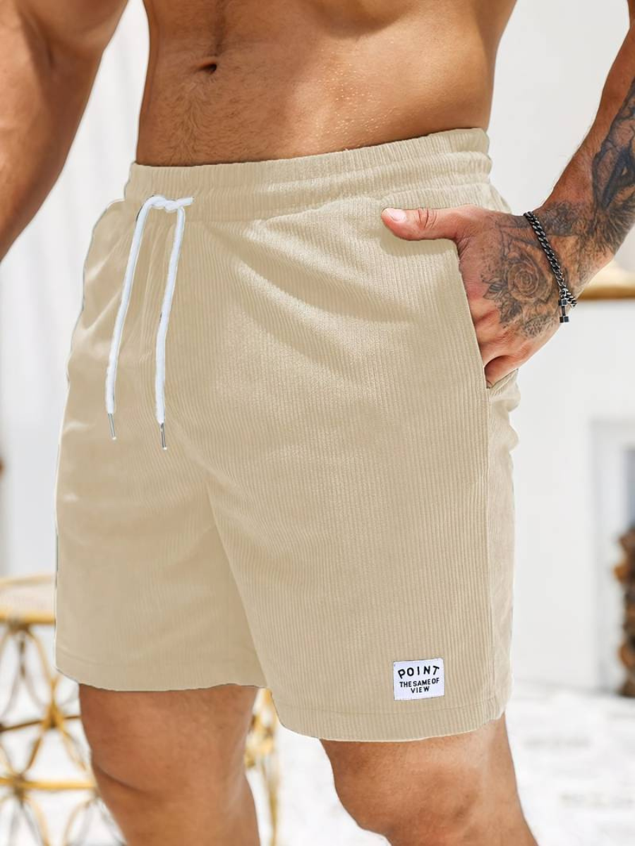 Hippe actieve strandshort voor heren in lichtgrijs met elastische tailleband en modern geribbeld design.
