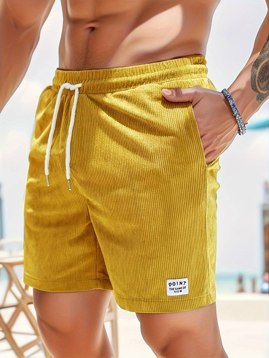 Hippe actieve strandshort voor heren in lichtgrijs met elastische tailleband en modern geribbeld design.