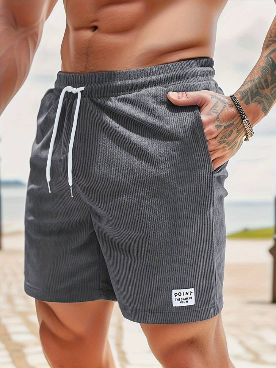 Hippe actieve strandshort voor heren in lichtgrijs met elastische tailleband en modern geribbeld design.