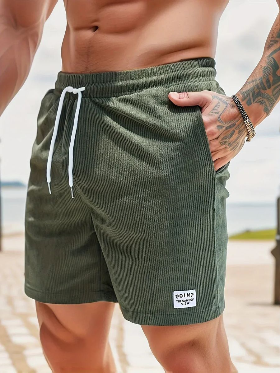 Hippe actieve strandshort voor heren in lichtgrijs met elastische tailleband en modern geribbeld design.