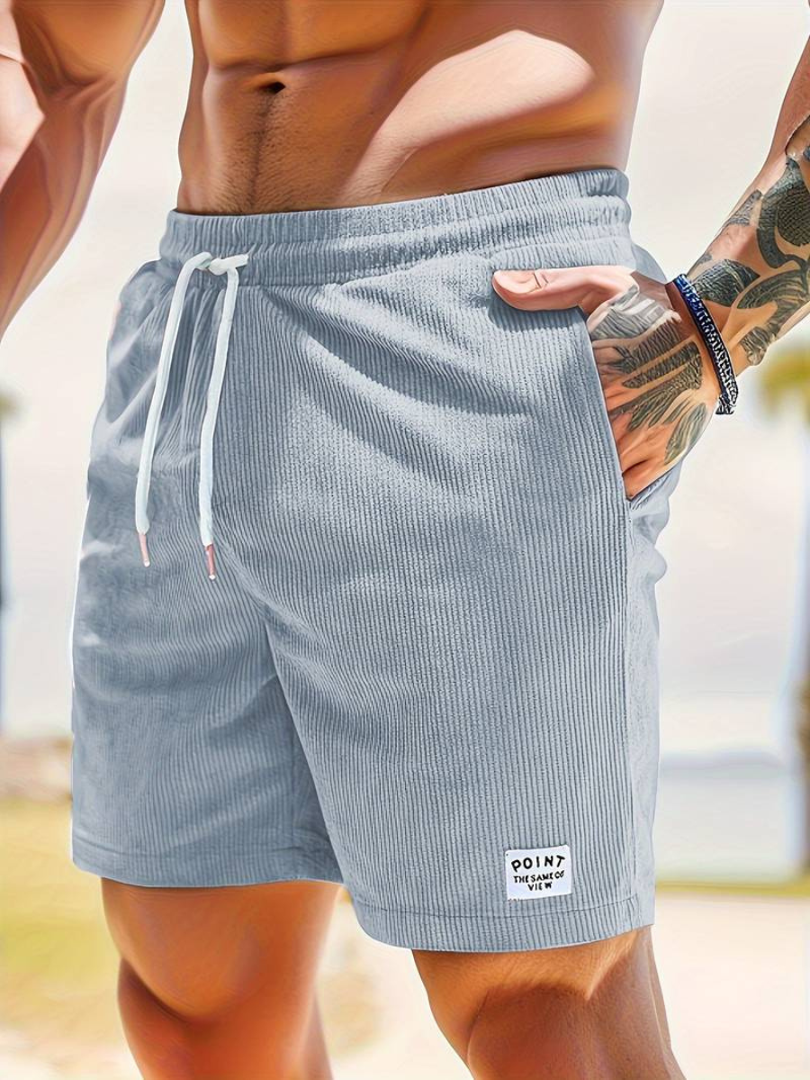 Hippe actieve strandshort voor heren in lichtgrijs met elastische tailleband en modern geribbeld design.