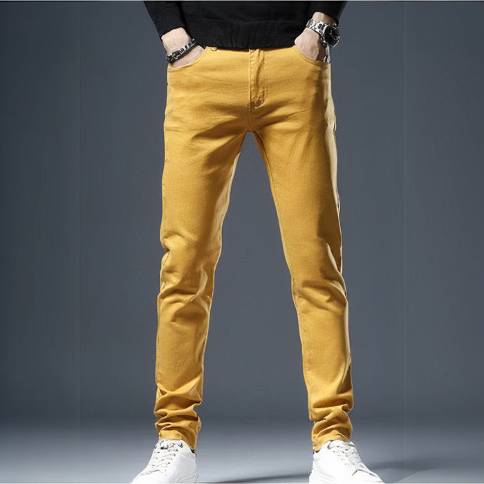Stijlvolle slim-fit zomerjeans voor heren, ademend en flexibel voor een moderne en comfortabele look.