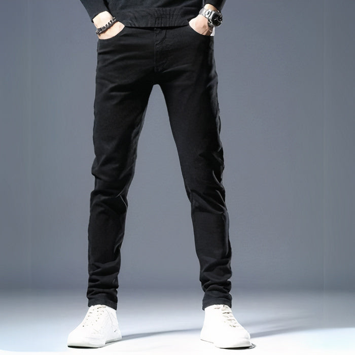 Stijlvolle slim-fit zomerjeans voor heren, ademend en flexibel voor een moderne en comfortabele look.