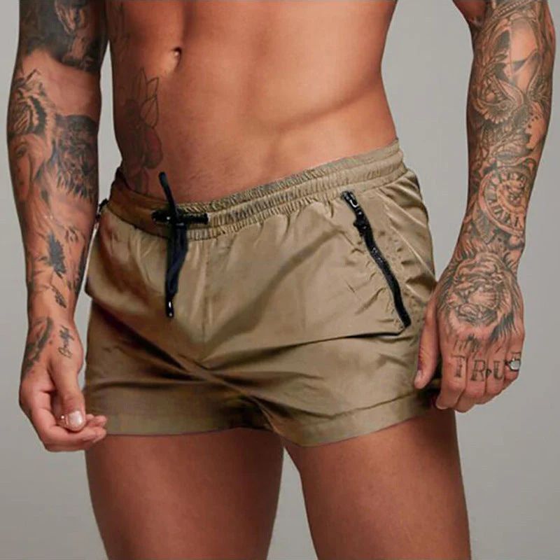 Minimalistische, sneldrogende zwemshorts voor heren, perfect voor zomerse strand- en wateractiviteiten.