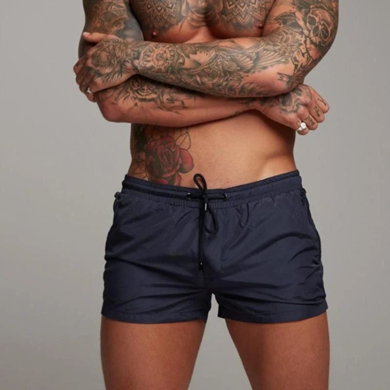 Minimalistische, sneldrogende zwemshorts voor heren, perfect voor zomerse strand- en wateractiviteiten.
