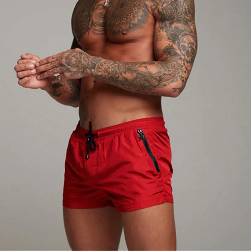 Minimalistische, sneldrogende zwemshorts voor heren, perfect voor zomerse strand- en wateractiviteiten.