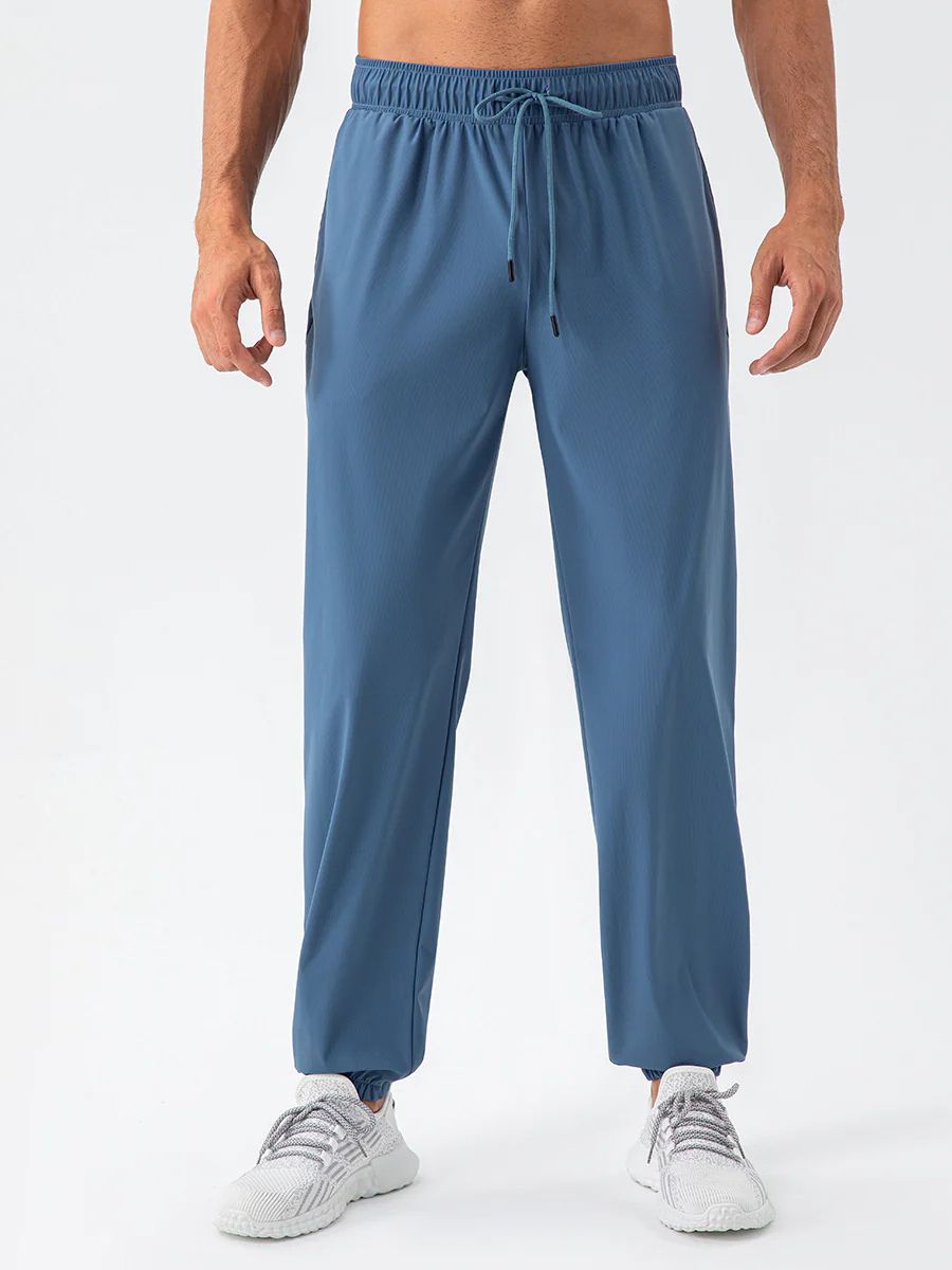 Ademend en lichtgewicht fitness zomerbroek voor heren met comfortabele pasvorm.