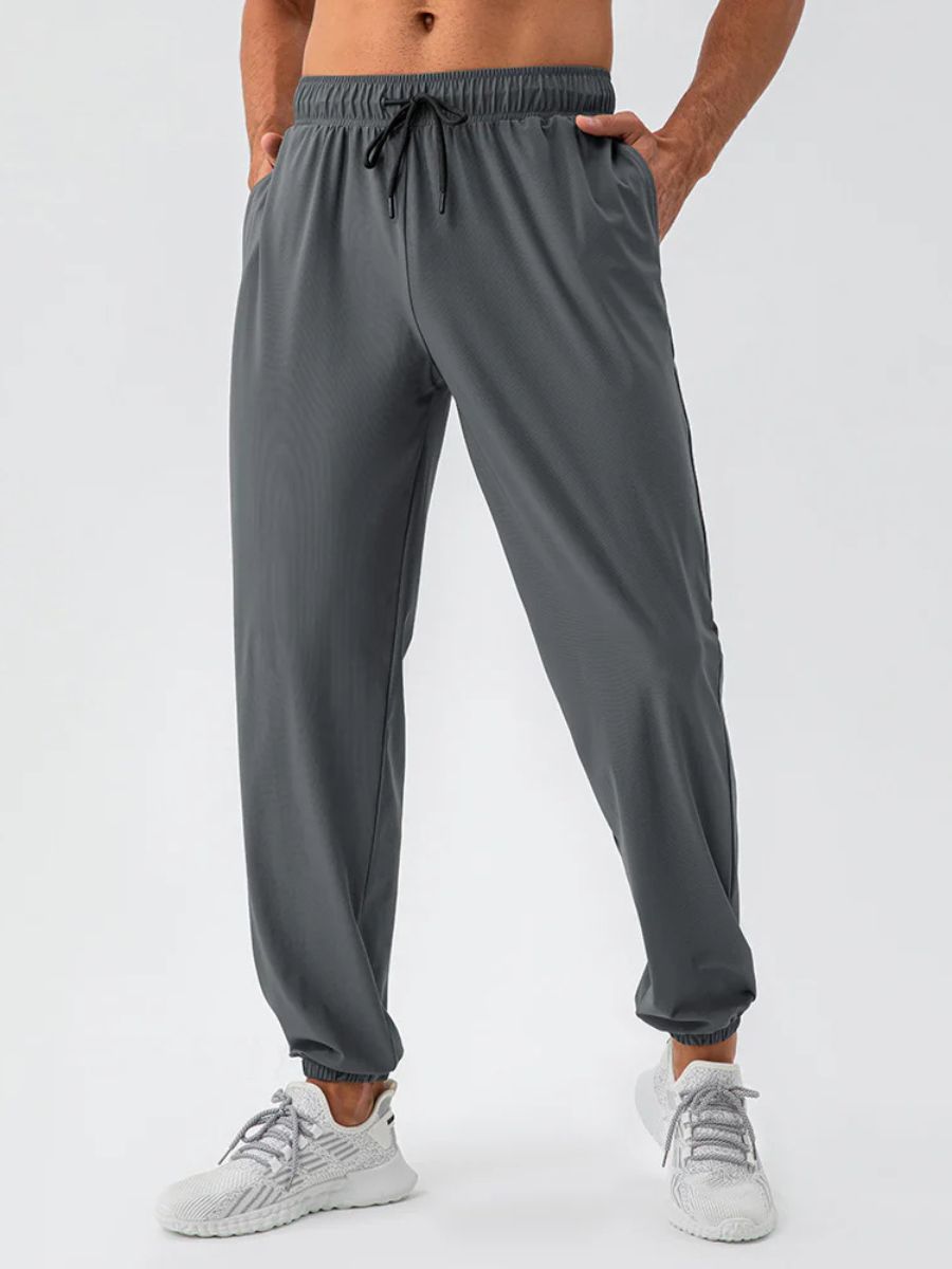 Ademend en lichtgewicht fitness zomerbroek voor heren met comfortabele pasvorm.