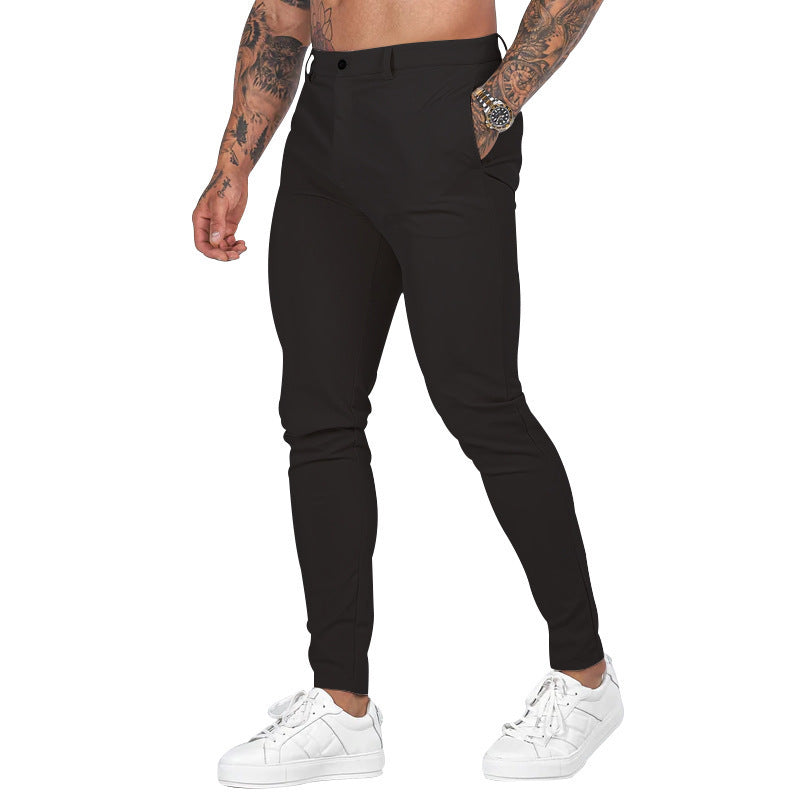 Casual herenbroek in een slanke pasvorm, perfect voor een moderne en stijlvolle uitstraling bij dagelijkse en informele gelegenheden.