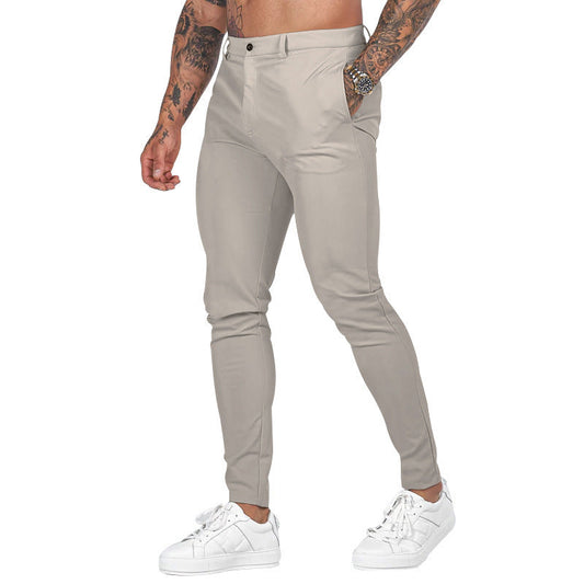 Casual herenbroek in een slanke pasvorm, perfect voor een moderne en stijlvolle uitstraling bij dagelijkse en informele gelegenheden.