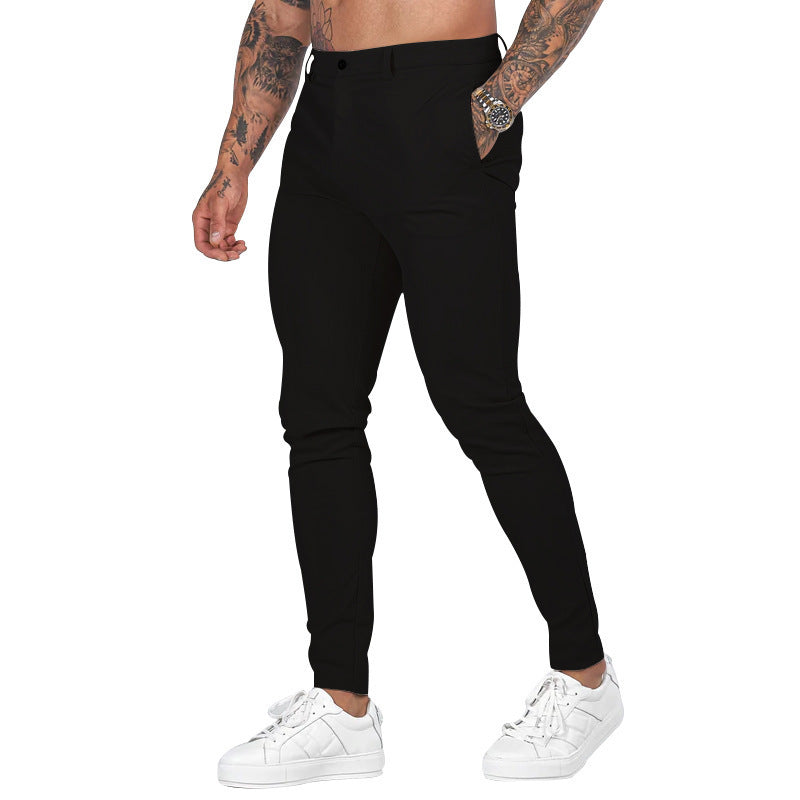 Casual herenbroek in een slanke pasvorm, perfect voor een moderne en stijlvolle uitstraling bij dagelijkse en informele gelegenheden.