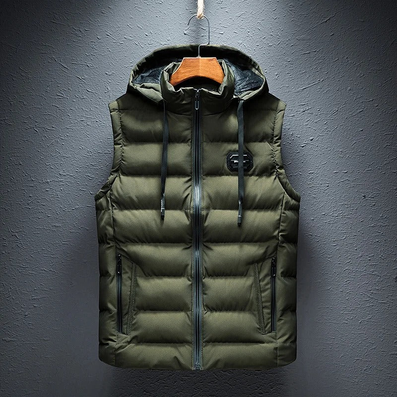 Casual warm herenvest met capuchon in donkerblauw, ideaal voor koude dagen en een stijlvolle look.