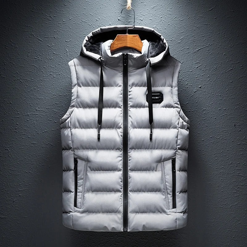 Casual warm herenvest met capuchon in donkerblauw, ideaal voor koude dagen en een stijlvolle look.
