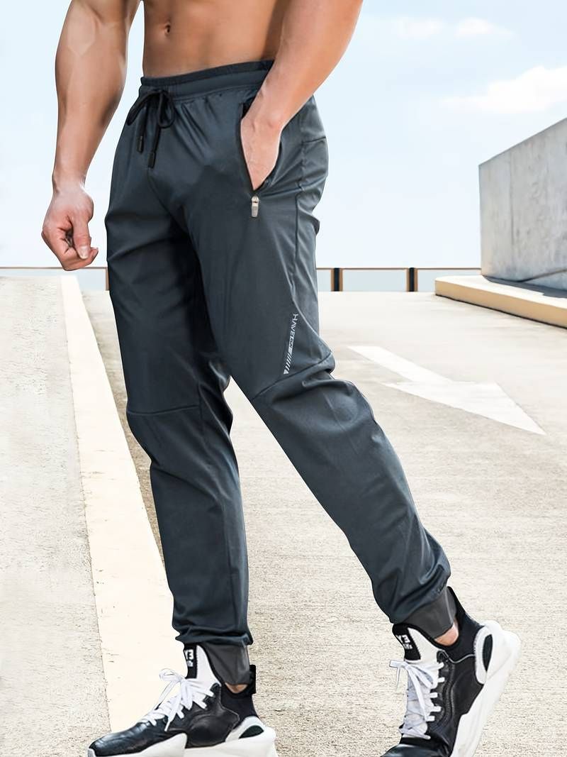 Lichte en ademende zomerbroek voor heren met een casual en comfortabele pasvorm.