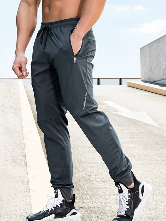 Lichte en ademende zomerbroek voor heren met een casual en comfortabele pasvorm.