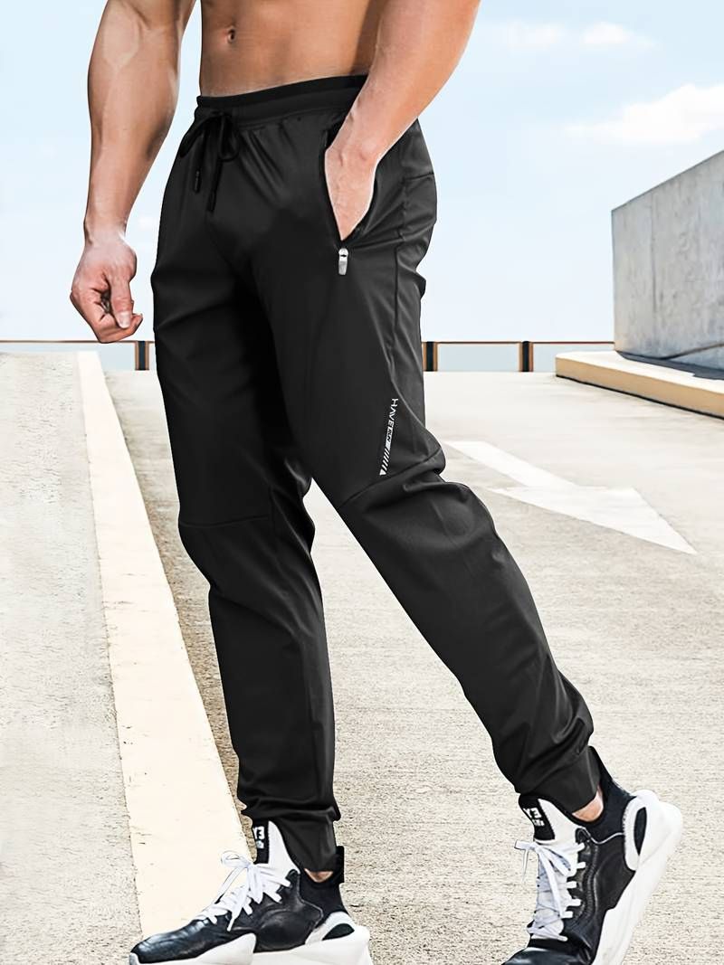 Lichte en ademende zomerbroek voor heren met een casual en comfortabele pasvorm.