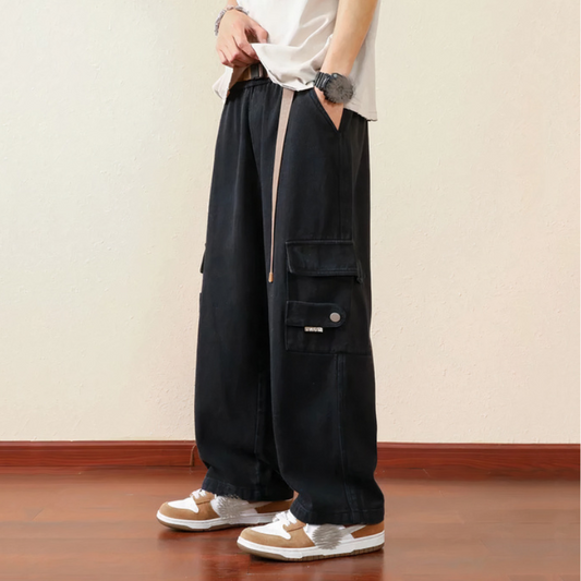 Luchtige en stijlvolle joggerbroek met elastische taille voor zomers comfort.