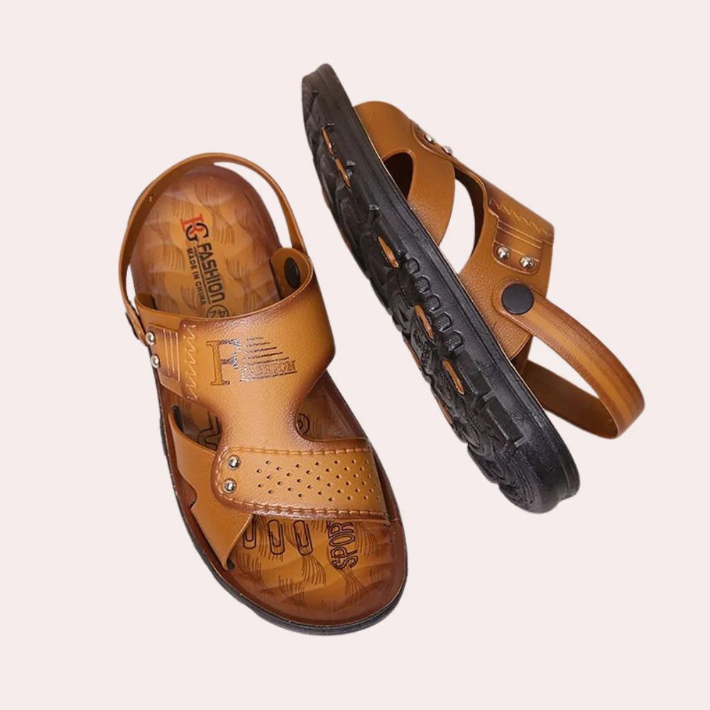 Leren herensandalen met verstelbare bandjes en comfortabele zool voor dagelijks gebruik in de zomer.