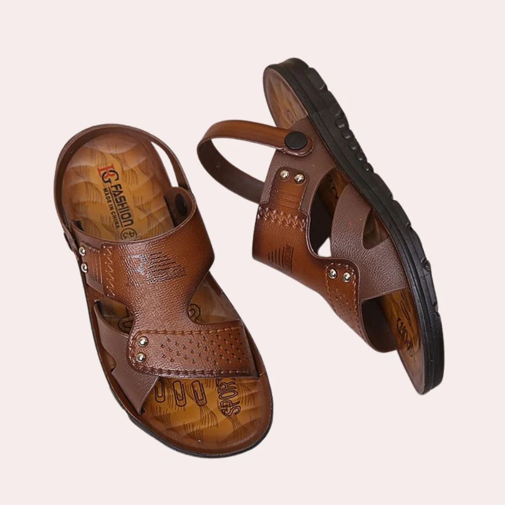 Leren herensandalen met verstelbare bandjes en comfortabele zool voor dagelijks gebruik in de zomer.