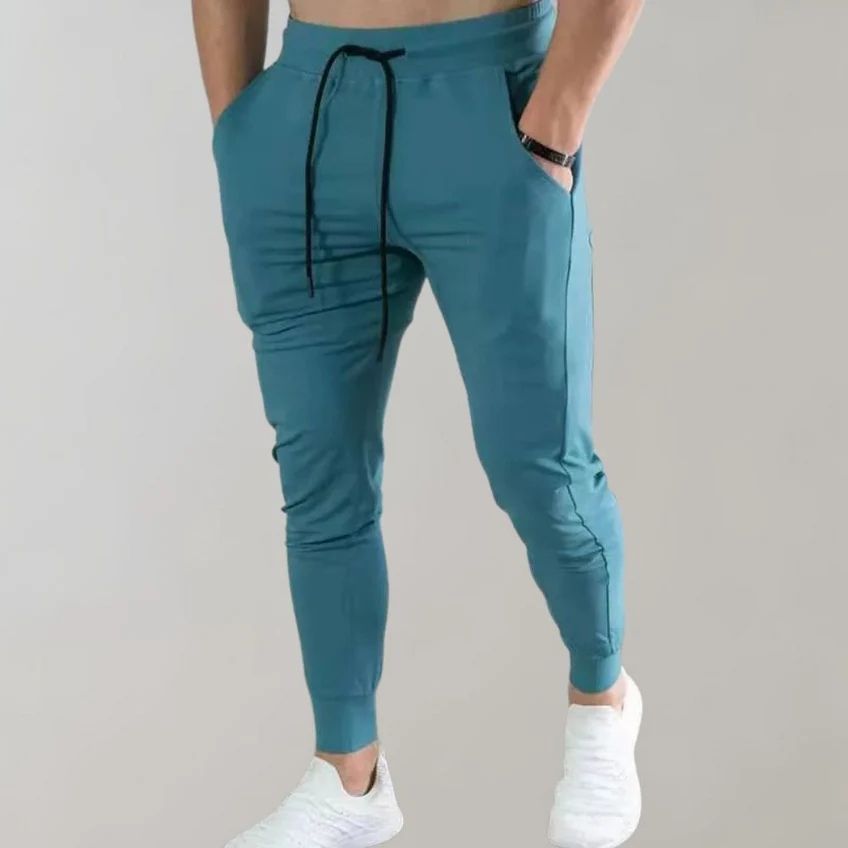 Modieuze en comfortabele heren joggers met nauwsluitende pasvorm en elastische tailleband.







