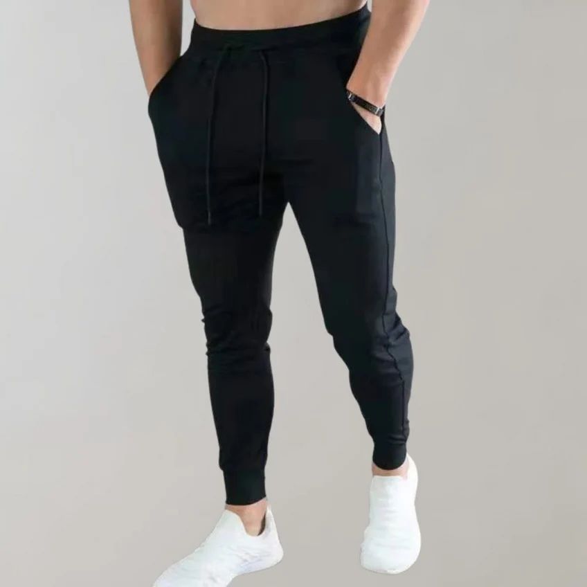 Modieuze en comfortabele heren joggers met nauwsluitende pasvorm en elastische tailleband.








