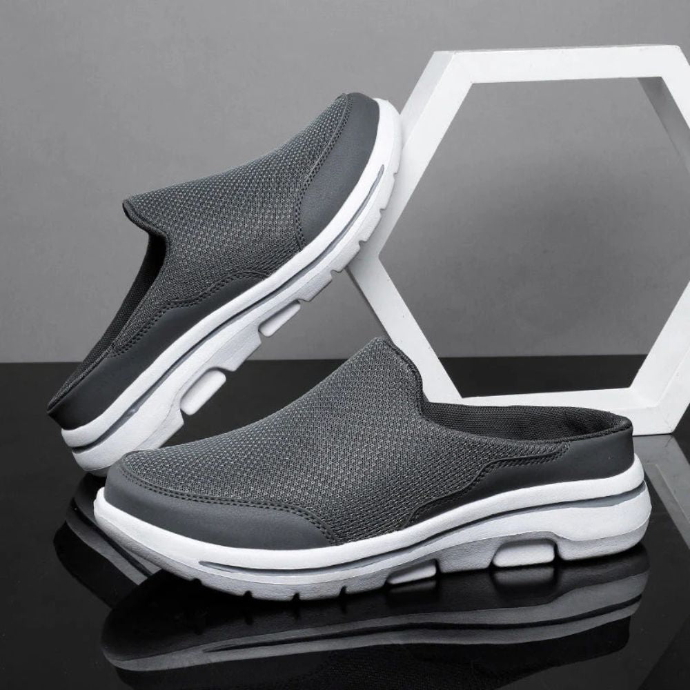 Stijlvolle en ademende zomersandalen voor heren met een lichtgewicht ontwerp en schokabsorberende zool.








