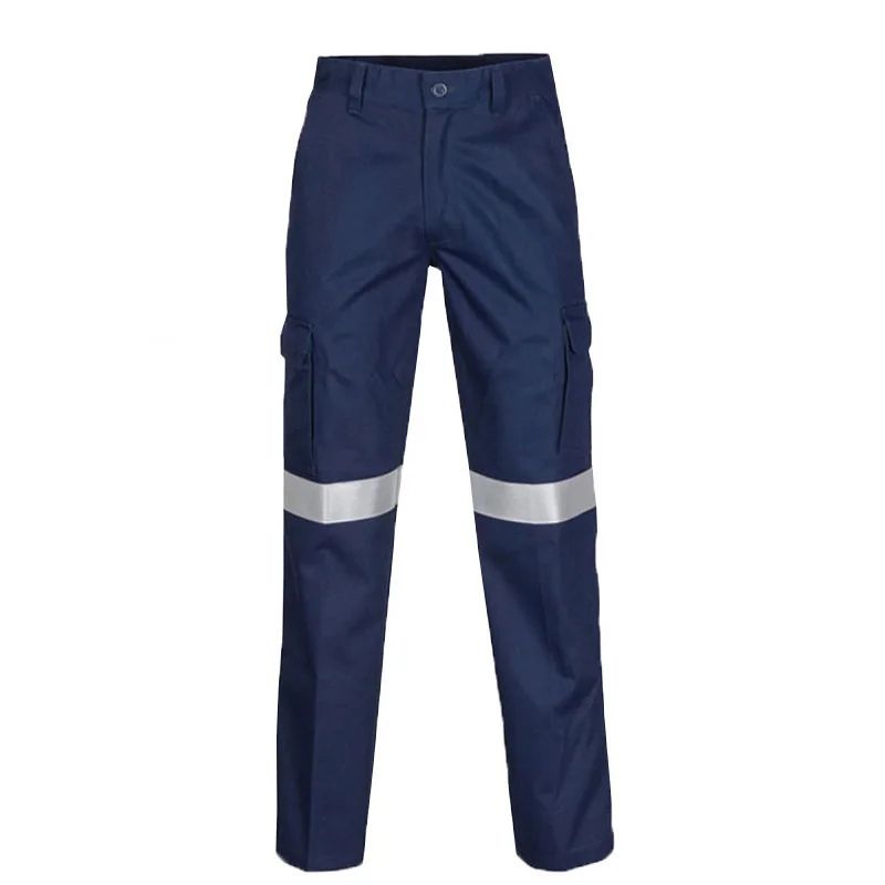 Duurzame reflecterende werkbroek voor heren met hoge zichtbaarheid en stevige materialen.







