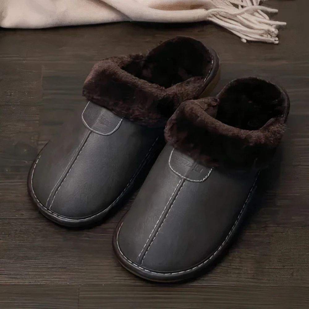 Stijlvolle leren herensandalen met zachte voering en stevige antislipzool.
