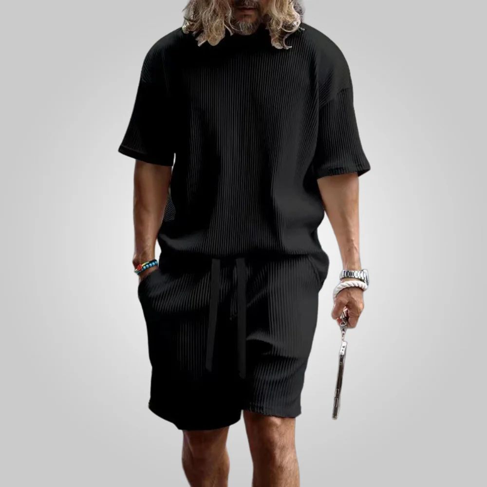 Een stijlvolle en comfortabele gebreide set voor de zomer, perfect voor casual uitjes en vakanties.