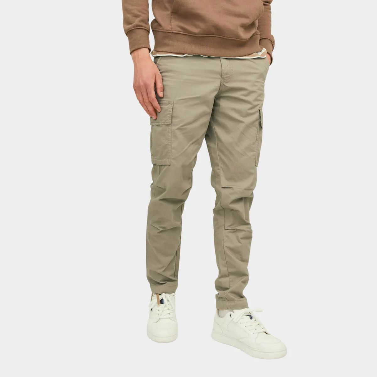 Stijlvolle groene cargobroek voor heren met een getailleerde pasvorm, ideaal voor zomers comfort.