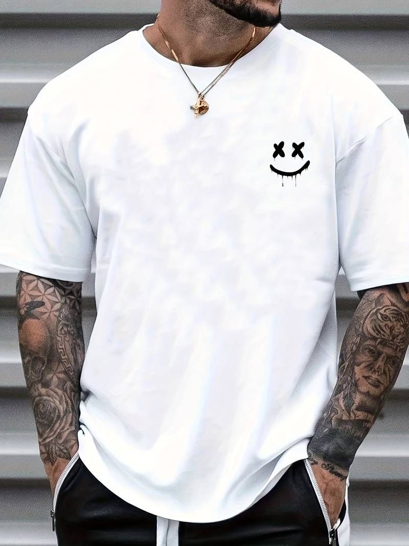 Minimalistisch & Trendy – Het Perfecte Zomershirt voor Mannen

Verrijk je garderobe met dit stijlvolle minimalistische zomershirt, ontworpen voor de moderne man die moeiteloos casual en trendy wil uitstralen. De subtiele, edgy print voegt een speelse twist toe aan de strakke look, terwijl de lichte stof zorgt voor ultiem draagcomfort op warme dagen. Dit shirt is een must-have voor iedereen die houdt van een stijlvolle en relaxte uitstraling.

Belangrijkste Kenmerken:
Hoogwaardig Comfort – Gemaakt van ademen