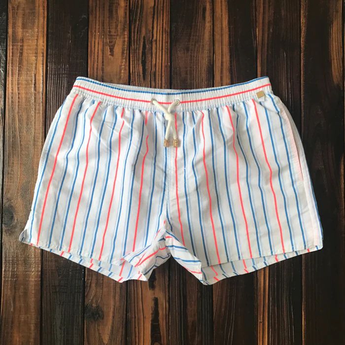 Klassieke zwemshorts met streeppatroon, ideaal voor zomerse dagen.