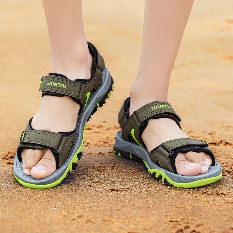 Lichtgewicht en ademende zomersandalen voor heren met verstelbare klittenbandsluiting en antislip zool, perfect voor strand- en stadsavonturen.