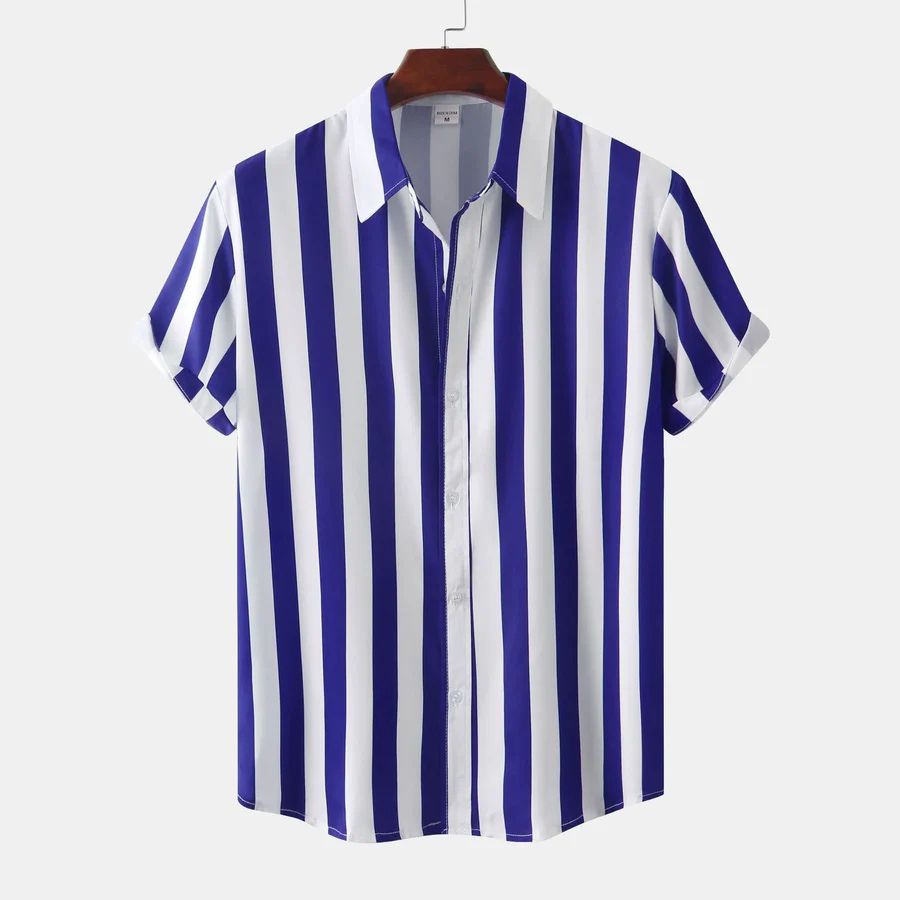 Luchtig gestreept zomershirt voor heren met korte mouwen en knoopsluiting.







