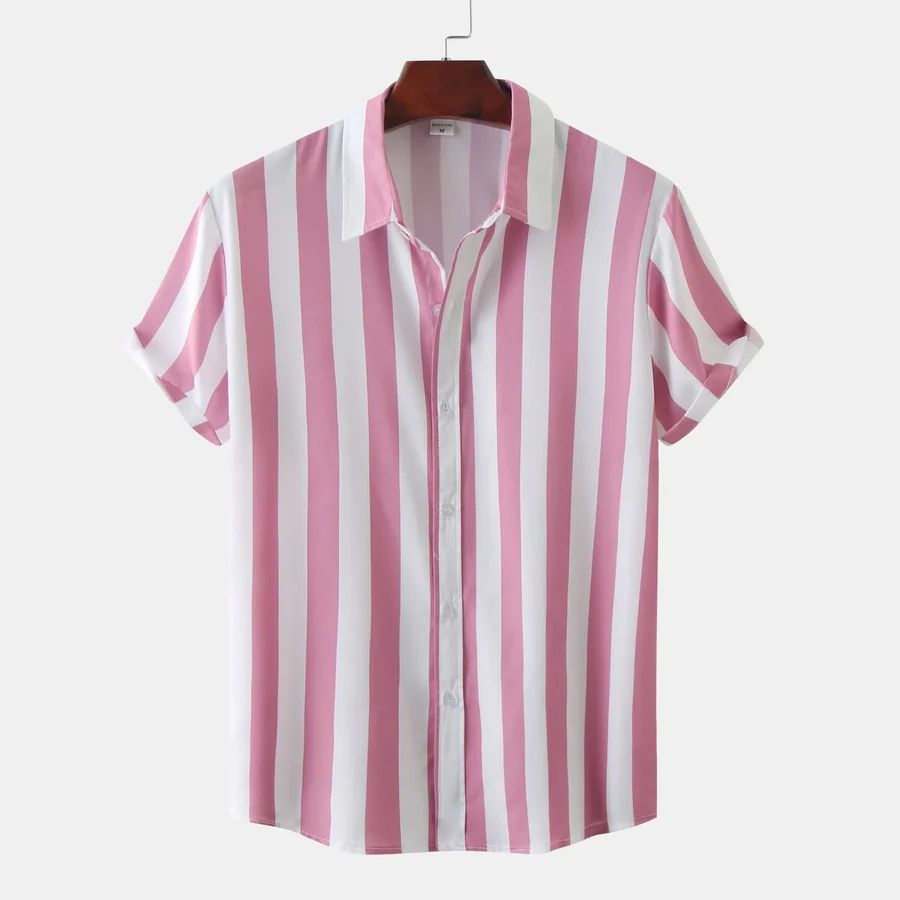 Luchtig gestreept zomershirt voor heren met korte mouwen en knoopsluiting.







