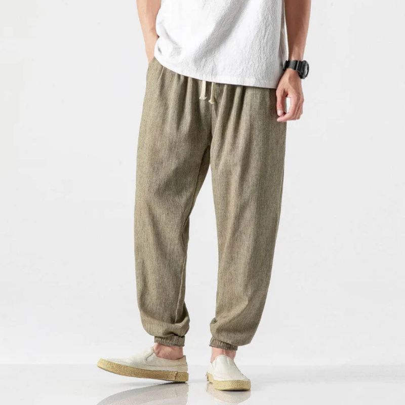 Stijlvolle en comfortabele herenbroek van katoen-linnen mix met elastische taille en boorden.