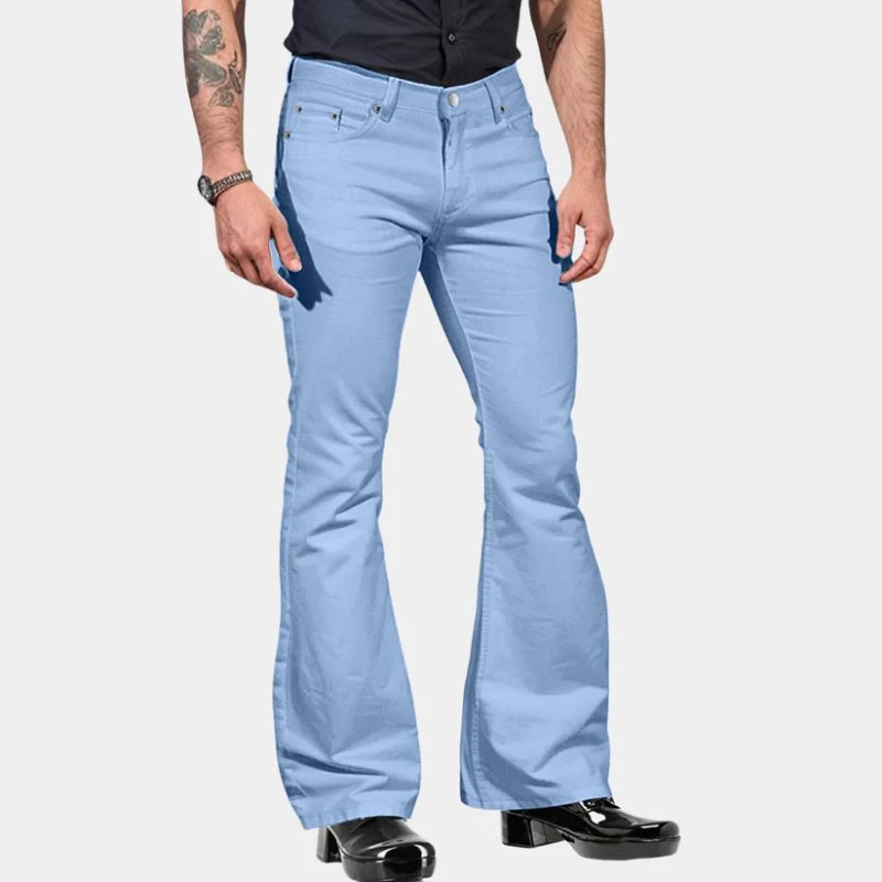Retro chique uitlopende zomerbroek voor heren in opvallende kleur en vintage design.
