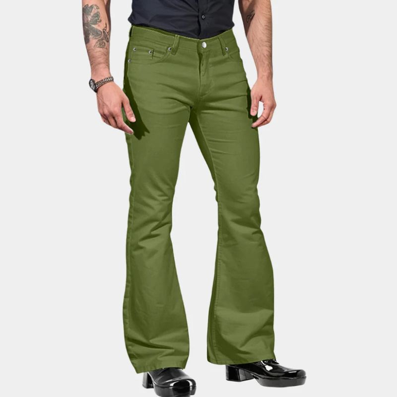 Retro chique uitlopende zomerbroek voor heren in opvallende kleur en vintage design.
