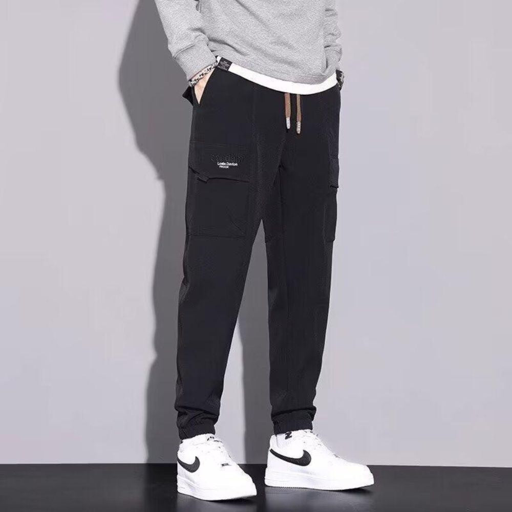 Modieuze en comfortabele heren cargo broek, perfect voor warme dagen en casual gelegenheden.